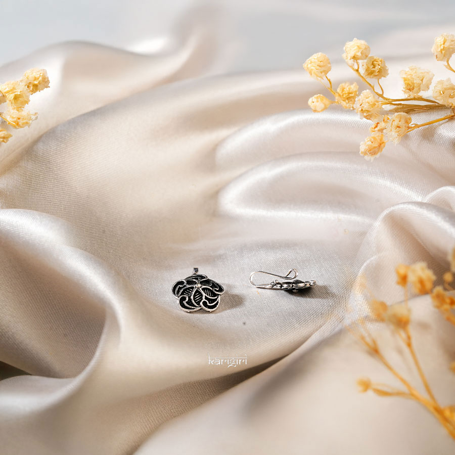 Blossom Nose Pin NP-04D10 Blossom Nose Pin NP-04D10, Women Nose Pins