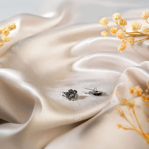 Blossom Nose Pin NP-04D5, Women Nose pins